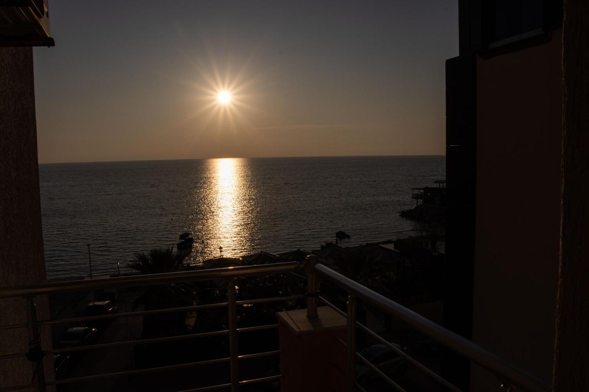 Amazing Paradise Sensation 2 Bedroom Luxury Apartment With A Jacuzzi Durrës Exterior foto